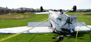 Avión de Colorado se estrella en un campo de golf